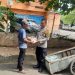Bantu Ringankan Kebutuhan Pemulung dan Buruh Serabutan, Polsek Pulogadung Berikan Bantuan Sembako