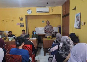Jumat Curhat dengan Warga Cipinang Muara, Polisi Imbau Warga Jaga Anaknya agar Tak Terlibat Tawuran