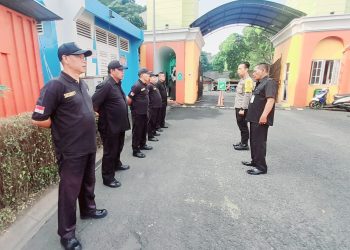 Bhabinkamtibmas Cengkareng Timur Berikan Himbauan Kamtibmas di Perumahan Pasadena