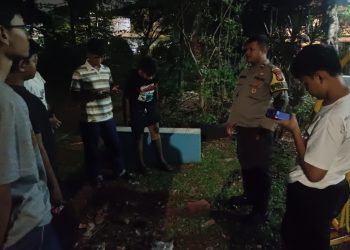 Polsek Pesanggrahan: Aipda Agus Sarifudin Tindak Lanjut Pengaduan Warga Tentang Remaja Nongkrong di Taman