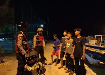 Patroli Malam Perintis Presisi Polsek Kepulauan Seribu Selatan: Waspada Hoax, Jaga Persatuan Pasca Pemilu 2024