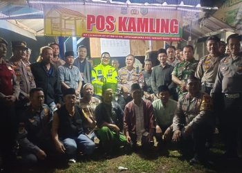 Kasat Lantas Polres Metro Bekasi Kunjungi Pos Siskamling dan Dialog dengan Warga di Kampung Leungsir Serang Baru