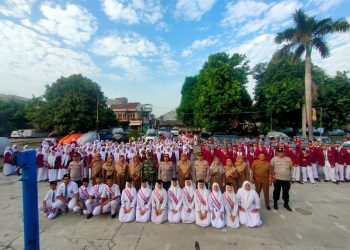 Kabag Log Polres Metro Jakarta Timur sampaikan pesan penting ke siswa saat jadi pembina upacara di sekolah