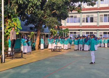 Kanit Binmas Polsek Pamulang Melaksanakan kegiatan Go to School di SMPN 18 Tangsel