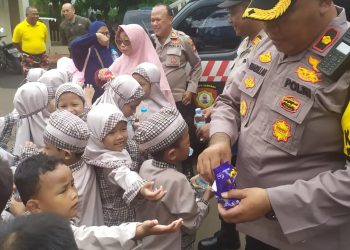 Polisi Sahabat Anak, Kapolsek Johar Baru Menerima Kunjungan Siswa Siswi Paud Islam Mandiri