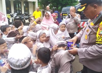 Polisi Sahabat Anak, Kapolsek Johar Baru Menerima Kunjungan Siswa Siswi Paud Islam Mandiri