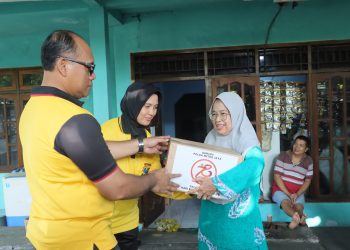 Sambut HUT Bhayangkara ke-78, Polres Jakut Bagikan Sembako ke Warga Semper Barat