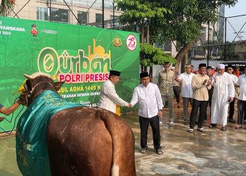 Polda Metro Jaya Gelar Salat Idul Adha di Stadion Presisi dan Bagikan Hewan Qurban.
