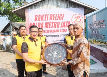 Polrestro Jakut Gelar Bakti Religi di Masjid Al Alam Marunda dalam Rangka Hari Bhayangkara Ke-78