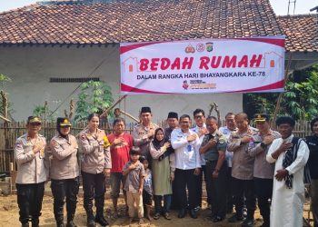 Sambut Hari Bhayangkara ke-78 Polres Metro Tangerang Kota Bedah Rumah Warga Kurang Mampu di Pakuhaji