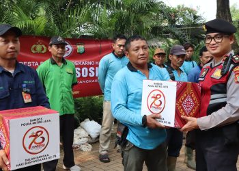 Jelang HUT Bhayangkara ke-78, Polresta Bandara Soetta Distribusikan Bansos Kapolri