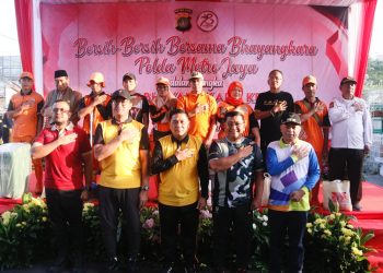 Sambut Hari Bhayangkara Ke-78, Polda Metro Jaya Gelar Bersih-Bersih Bersama Forkopimda DKI