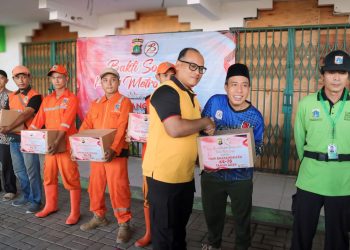 Penanaman Pohon dan Bakti Religi di Masjid Babah Alun dalam Rangka Hari Bhayangkara ke-78