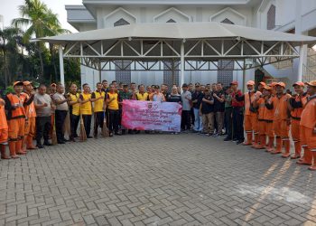 Sambut HUT Bhayangkara ke-78, Polsek Senen Bersama Tiga pilar Bersih-Bersih Tempat Ibadah