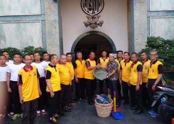 Polsek Pulogadung Gelar Bakti Sosial di Masjid Jami Assalfiyah dalam rangka HUT Bhayangkara ke 78