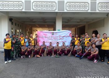 Hari Bhayangkara Ke – 78 Jajaran Polsek Duren Sawit Gelar Bakti Religi Bersih – Bersih