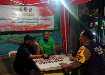 Anggota Binmas Polsek Metro Menteng Woro-Woro Kamtibmas Ke Pemukiman Warga