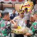 Koramil 04 Kebayoran Lama Berikan Kejutan Tumpeng Ke Polsek Pesanggrahan Di Hari Bhayangkara Ke-78