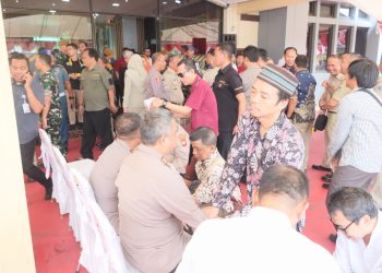 HUT Bhayangkara ke-78, Polres Jakut Berbagi Kebahagiaan Dengan Tunanetra
