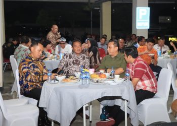 Polres Metro Bekasi Kota Gelar Nobar Wayang Kulit Lakon ” Tumurune Wiji Sejati” Dalam Rangka Merayakan Hari Bhayangkara ke-78