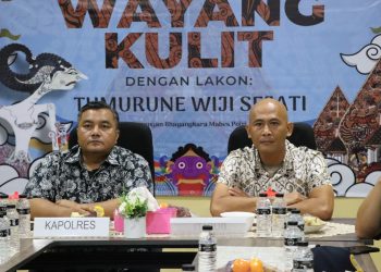 Polres Kepulauan Seribu Gelar Nobar Wayang Kulit “Tumurune Wiji Sejati” dalam Rangka Hari Bhayangkara ke 78