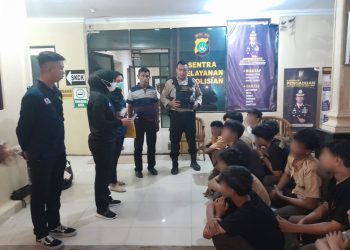 Polisi Lakukan Pemeriksaan Urine Terhadap Siswa PGRI 1 Halim yang tertangkap hendak tawuran