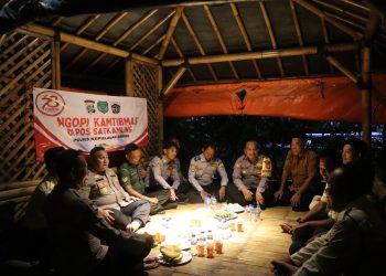Kapolres Kepulauan Seribu AKBP Ajie Lukman Hidayat Gelar Ngopi Kamtibmas dan Pengecekan Poskamling di Pulau Untung Jawa