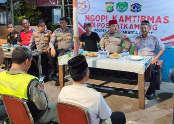 “Ngopi Kamtibmas” Bersama Kapolsek Di Poskamling RW 07 Kelurahan Bendungan Hilir