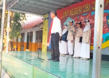 Senin Pintar, Polisi jadi Irup di SMPN 281 Jakarta