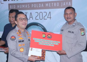 4 Personel Berprestasi Terima Penghargaan Dari Kabidhumas Polda Metro Jaya