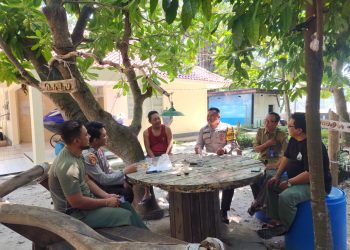 Bhabinkamtibmas Pulau Pramuka Polres Kepulauan Seribu Lakukan Sambang Warga untuk Peningkatan Kamtibmas