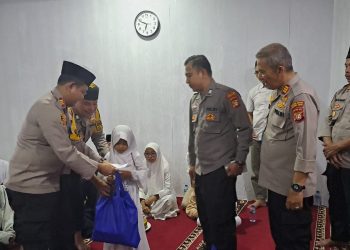 Perkuat imam taqwa, Polsek Duren Sawit gelar doa dan yasinan sekaligus santunan anak yatim