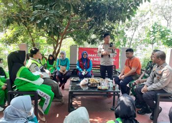 Polsek Pancoran Gelar Jum’at Curhat Bersama Warga RW 05 Kelurahan Rawajati