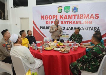 Di Kelapa Gading, Kapolres Jakut Resmikan Kantor RT dan Ngopi Bareng di Pos Kamling