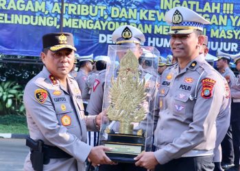 Kapolda Metro Jaya Beri Penghargaan Kepada 14 Personel Peraih Medali Karate Kapolri Cup 2024