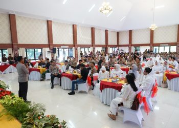 Jumat Berkah, Polres Metro Bekasi Santuni Anak Yatim dan Piatu