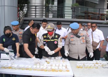Cegah Penyalahgunaan Narkoba Polres Jakarta Barat Cek Urine Personel