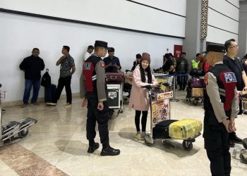 Patroli di Area Check-In, Kapolsubsektor Terminal 2 Bandara Soetta Ajak Pengguna Jasa Penerbangan Untuk Menjaga Ketertiban Umum