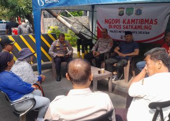 Polsek Pesanggrahan Ngopi Kamtibmas di Pos Satkamling