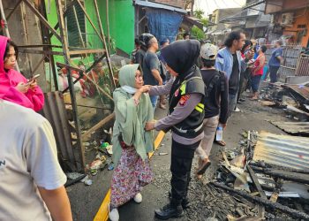 Sidokkes Polres Metro Jakarta Selatan Berikan Edukasi Dan Layanan Kesehatan Kepada Warga Terdampak Kebakaran Di Manggarai