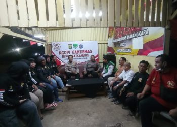 Polsek Cakung gelar Ngopi Kamtibmas bersama warga di Pos Satkamling RW 03 Pulogebang
