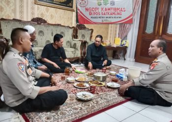 Ajak Warga Bekerjasama Menjaga Kamtibmas dan Cegah Tawuran, Kapolsek Tebet gelar Ngopi Kamtibmas