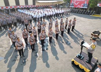 Upacara Serah Terima Jabatan Pejabat Utama Dan Kapolsek Jajaran Polres Metro Depok Berlangsung Khidmat