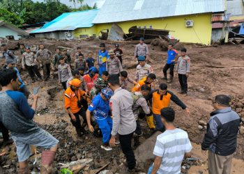 Polri Kerahkan 102 Personel dan Satu Anjing K9 Cari Korban Longsor di Kelurahan Rua, Ternate