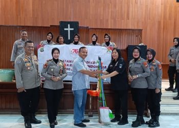 Polwan Polres Metro Jakarta Selatan Gelar Kerja Bhakti dalam Rangka HUT Polwan ke-76