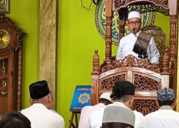 Kanit Binmas Polsek Jatiasih Pimpin Sholat Jumat di Masjid Baitul Mu’min Perumahan Villa Mas Indah