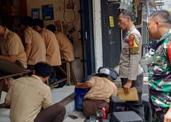 Bhabinkamtibmas Kelurahan Utan Panjang Berikut Melakukan Kegiatan Patroli Dialogis