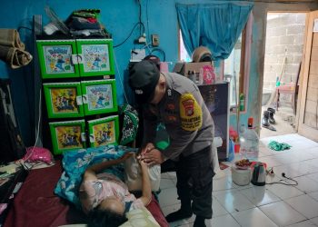 Santunan Bhabinkamtibmas kepada Janda Lansia yang Menginspirasi Kepedulian Sosial