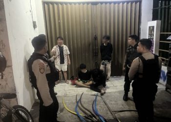 Polisi tangkap pelaku tawuran, empat remaja berikut senjata tajam diamankan