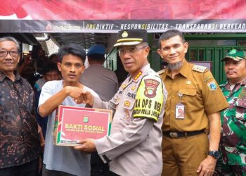Bakti sosial Polres Metro Jaktim bersama Bhayangkari kepada keluarga korban kebakaran di Pulogadung